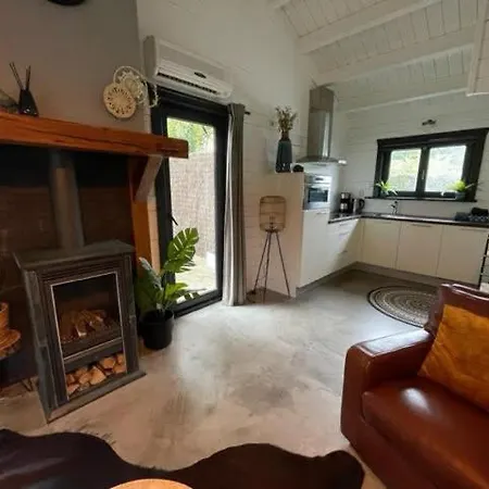 Holiday home De Genten 2, Vakantiewoning Met Jacuzzi En Sauna