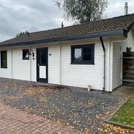 Holiday home De Genten 2, Vakantiewoning Met Jacuzzi En Sauna